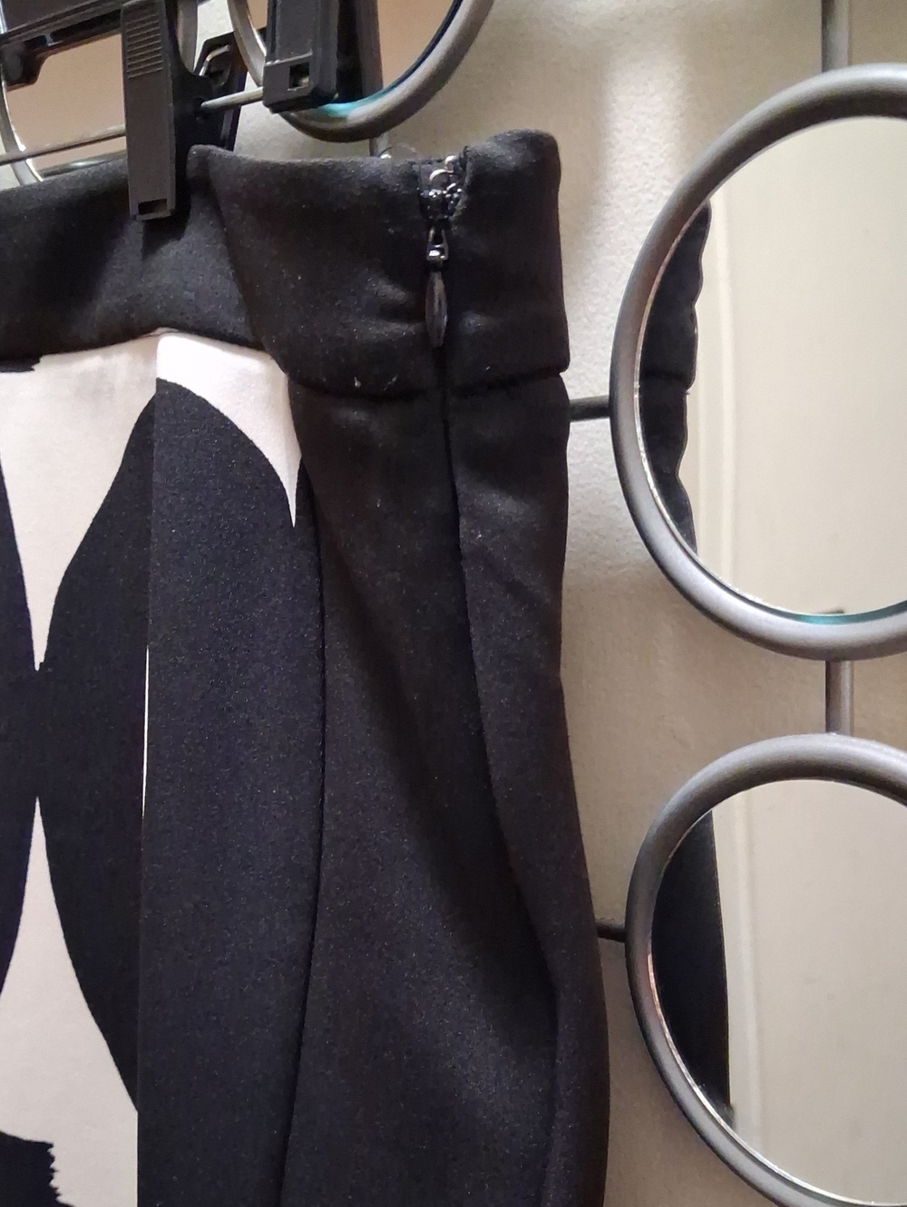 ABSTRACT Skirt - Picture 2 of 3